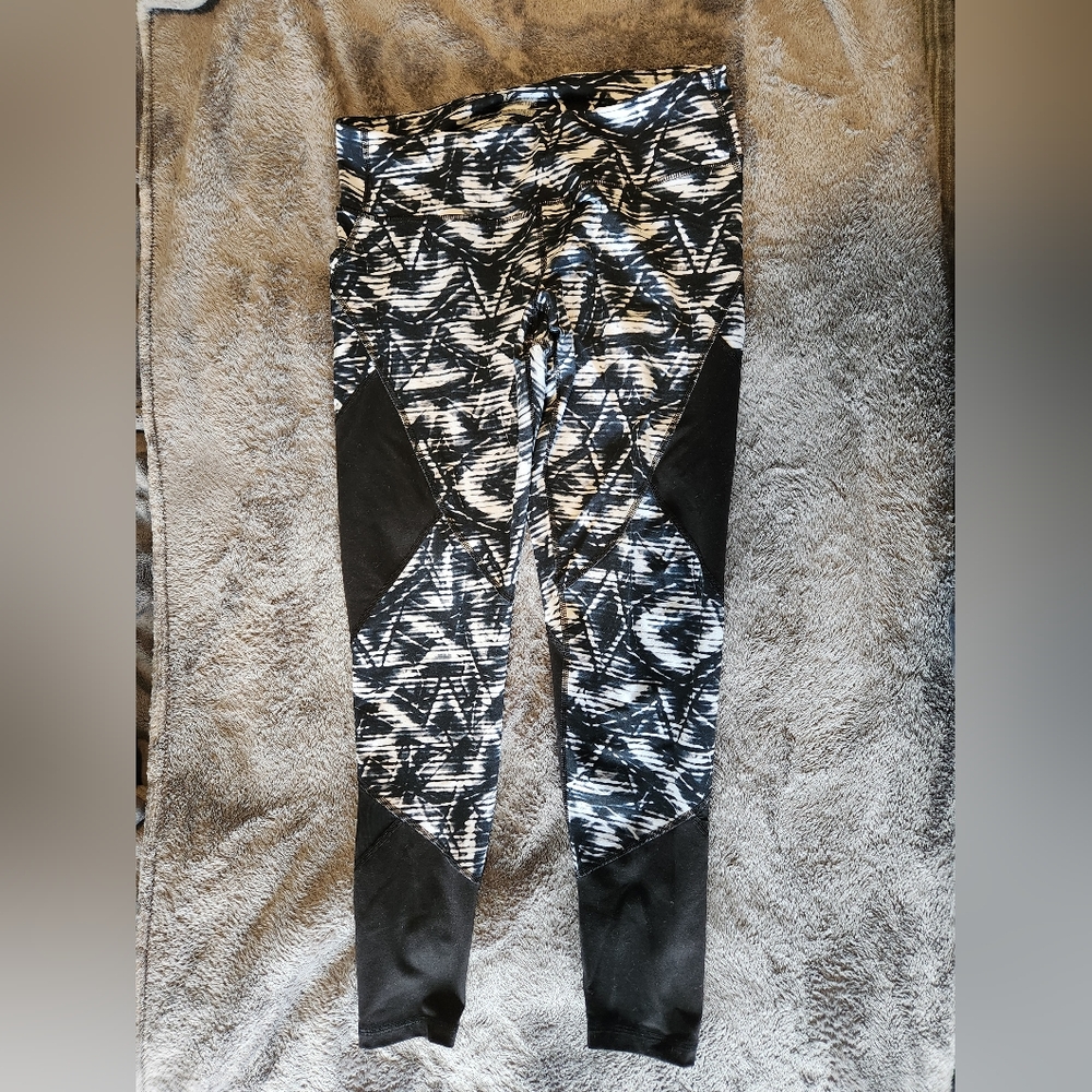 Old Navy Black and White Printed Active Leggings